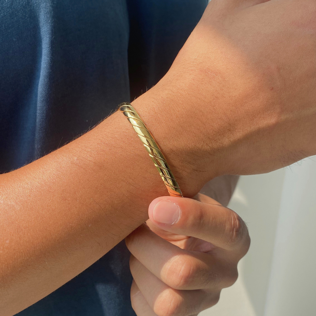 DIFFERENT PREMIUM BANGLE GOLD