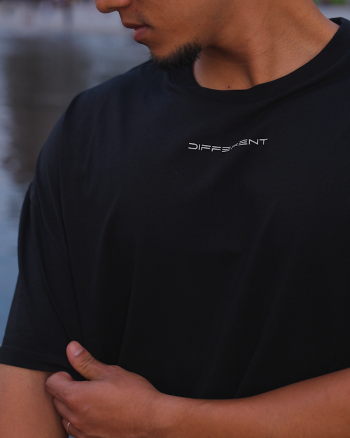 DIFFERENT OVERSIZED T-SHIRT