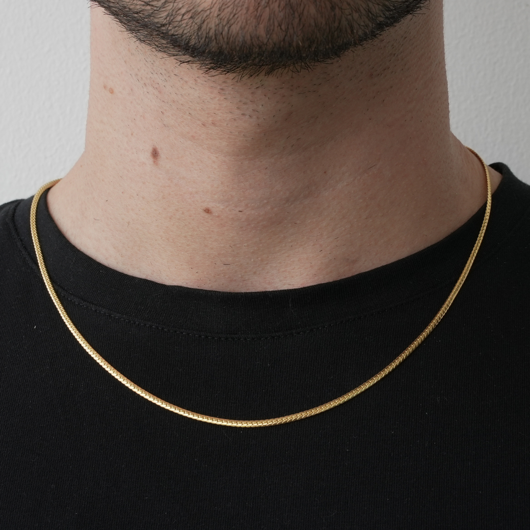 DIFFERENT NECKLACE GOLD
